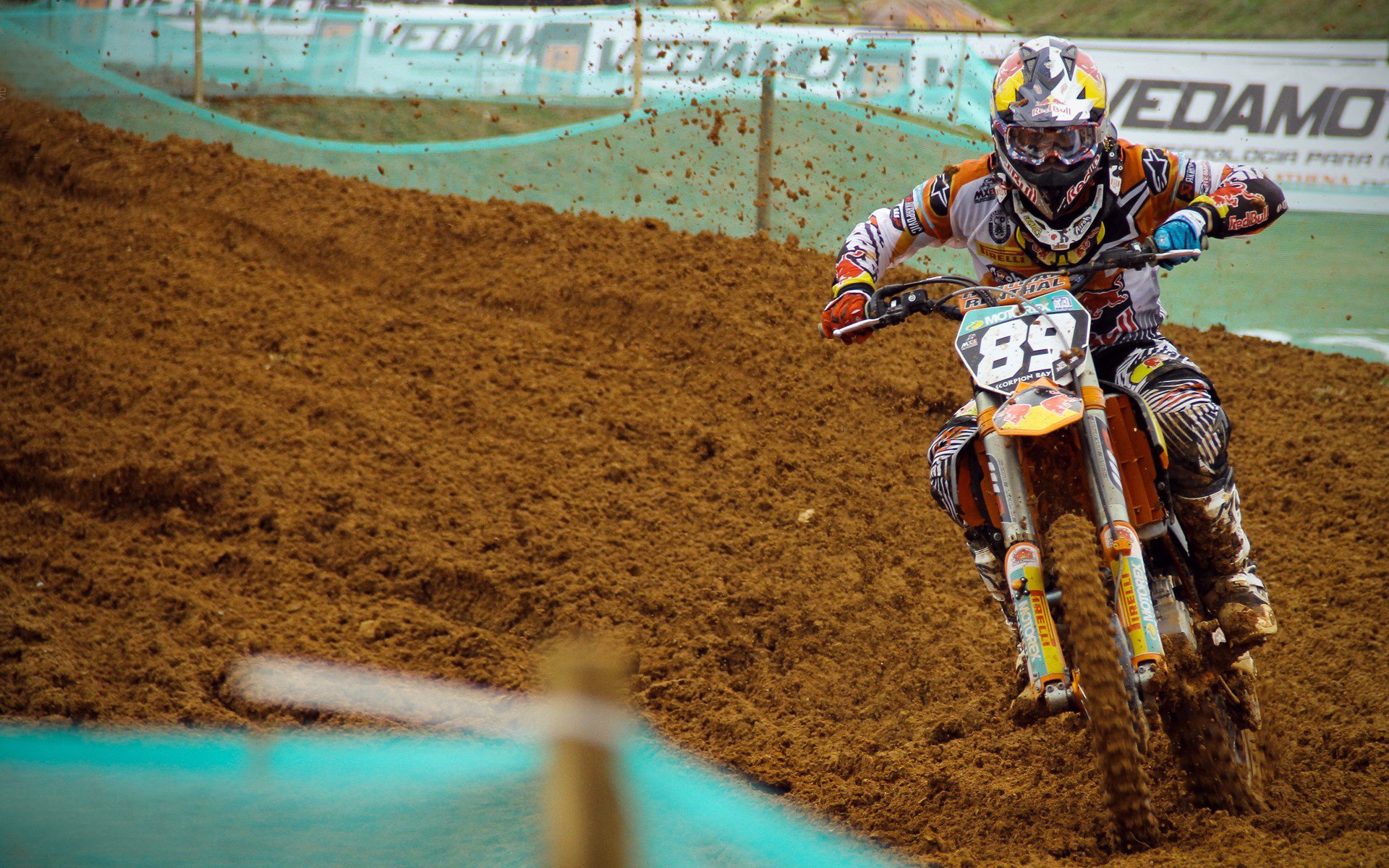 羽毛球巡回赛继续展开较量